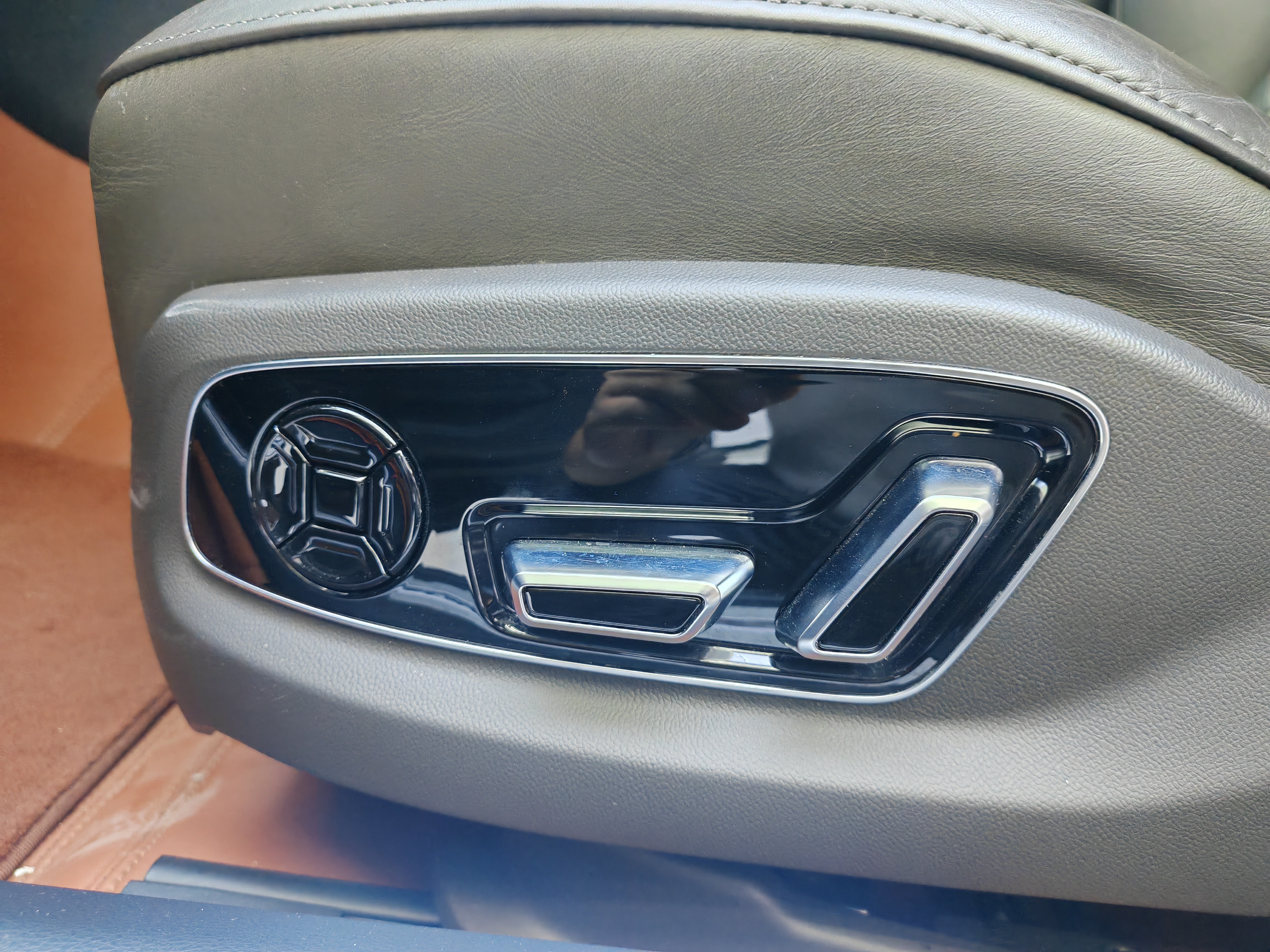 Audi A8 2021 car image #9